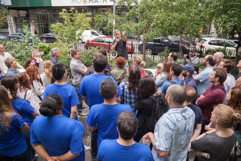 In New York, they put up a fake Apple Store, and a queue for iPhones lined up for it