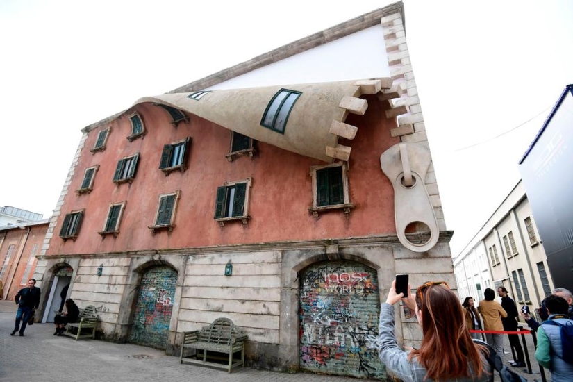 In the hands of this Briton, houses melt, fly and slide to the feet of passers-by