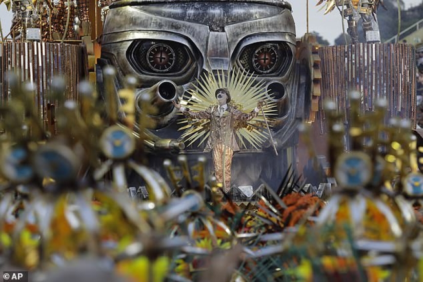 In the incendiary rhythm of samba: the brightest spectacle of the year is the colorful carnival in Rio de Janeiro