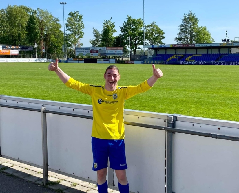 In the Netherlands, a 31-year-old transgender man was allowed to shower with girls In the Netherlands, a 31-year-old transgender man was allowed to shower with girls