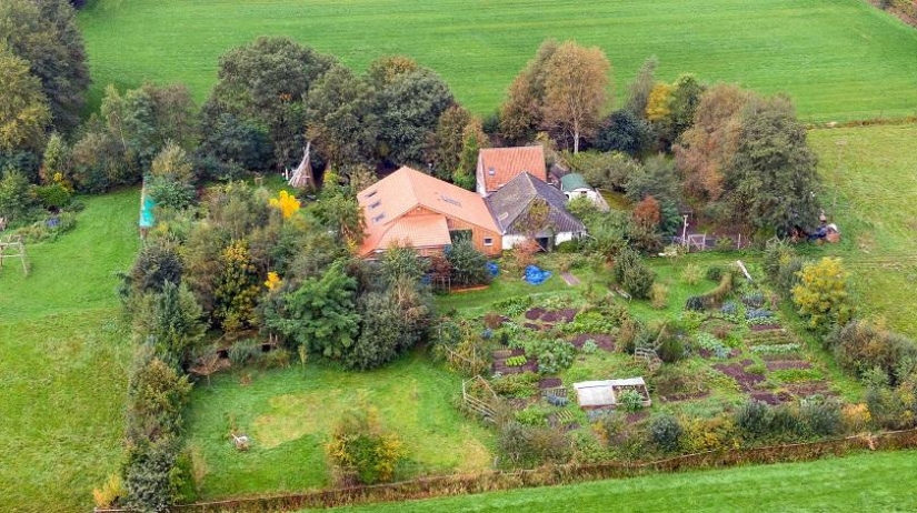 In the Netherlands, due to fear of the end of the world, a father of 9 years kept his children in a bunker