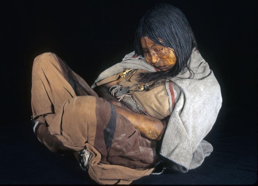 Inca mummies of sacrificed children and women