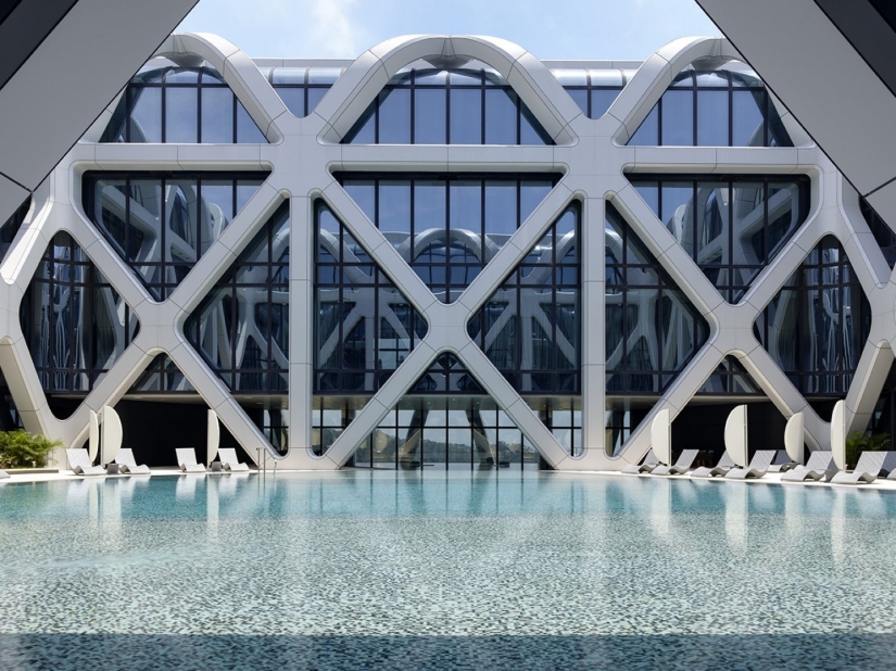 Increíble Morfeo en Macao: se ha abierto un hotel futurista con un exoesqueleto en la capital de los videojuegos