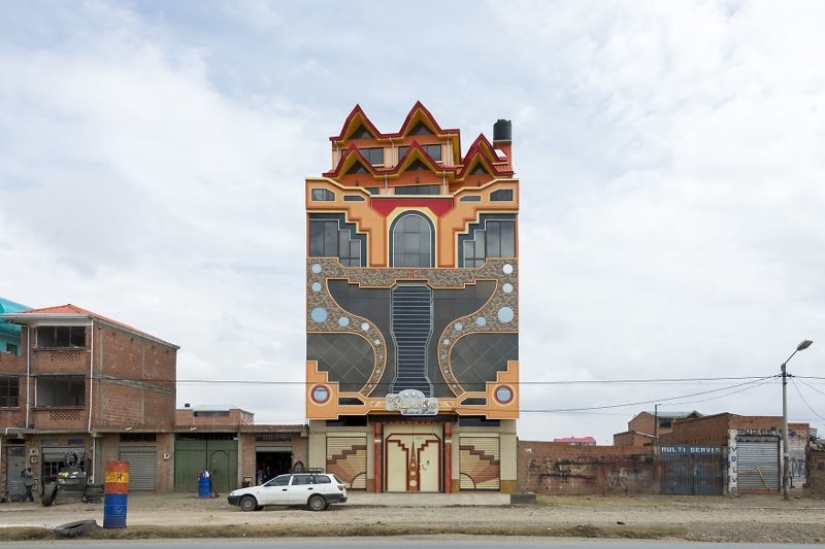 Incredible houses built by rich Indians in Bolivia