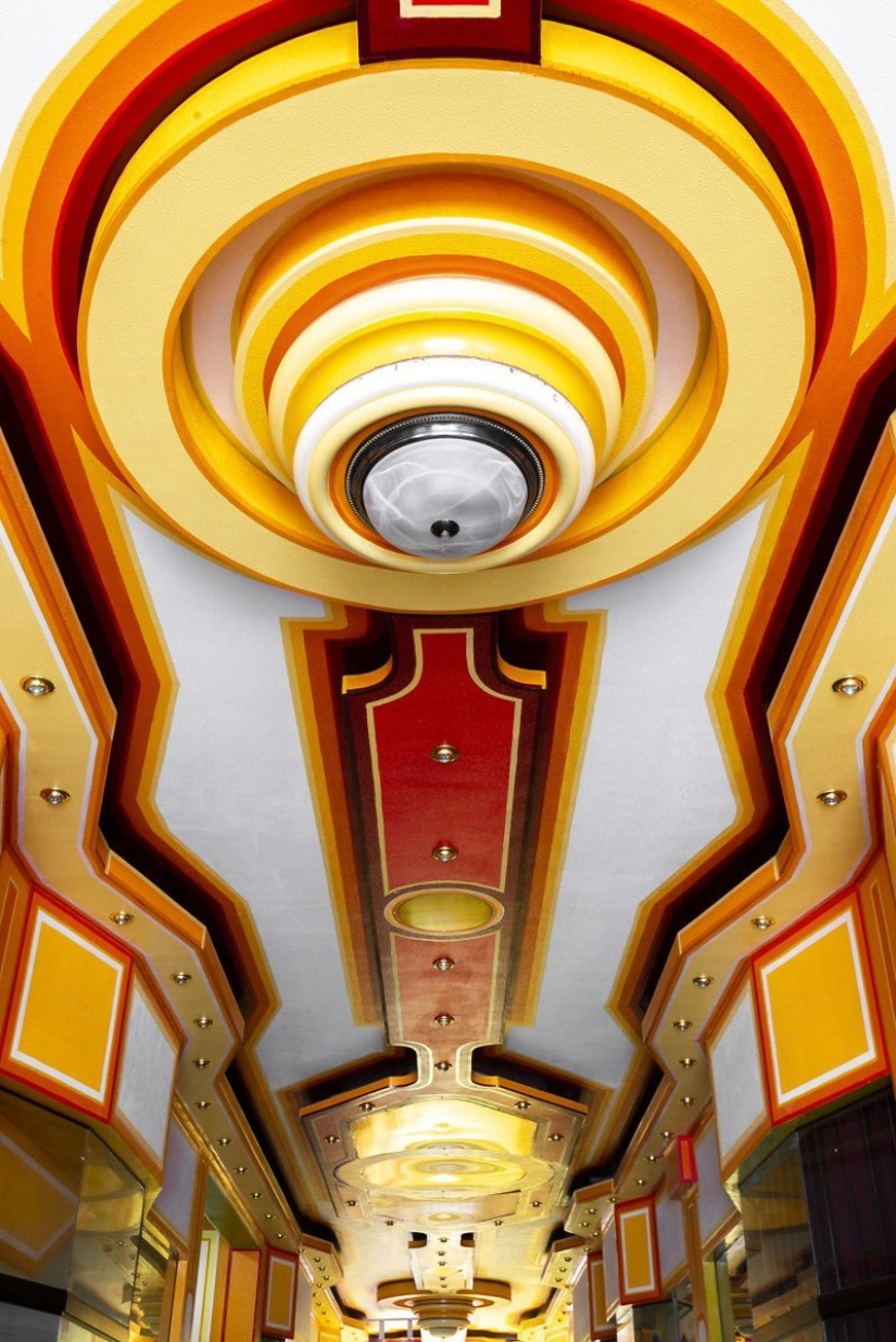 Incredible houses built by rich Indians in Bolivia