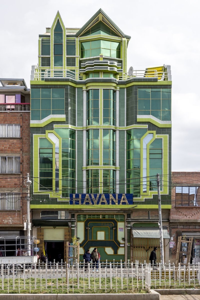 Incredible houses built by rich Indians in Bolivia