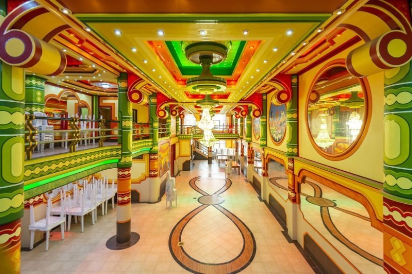 Incredible houses built by rich Indians in Bolivia