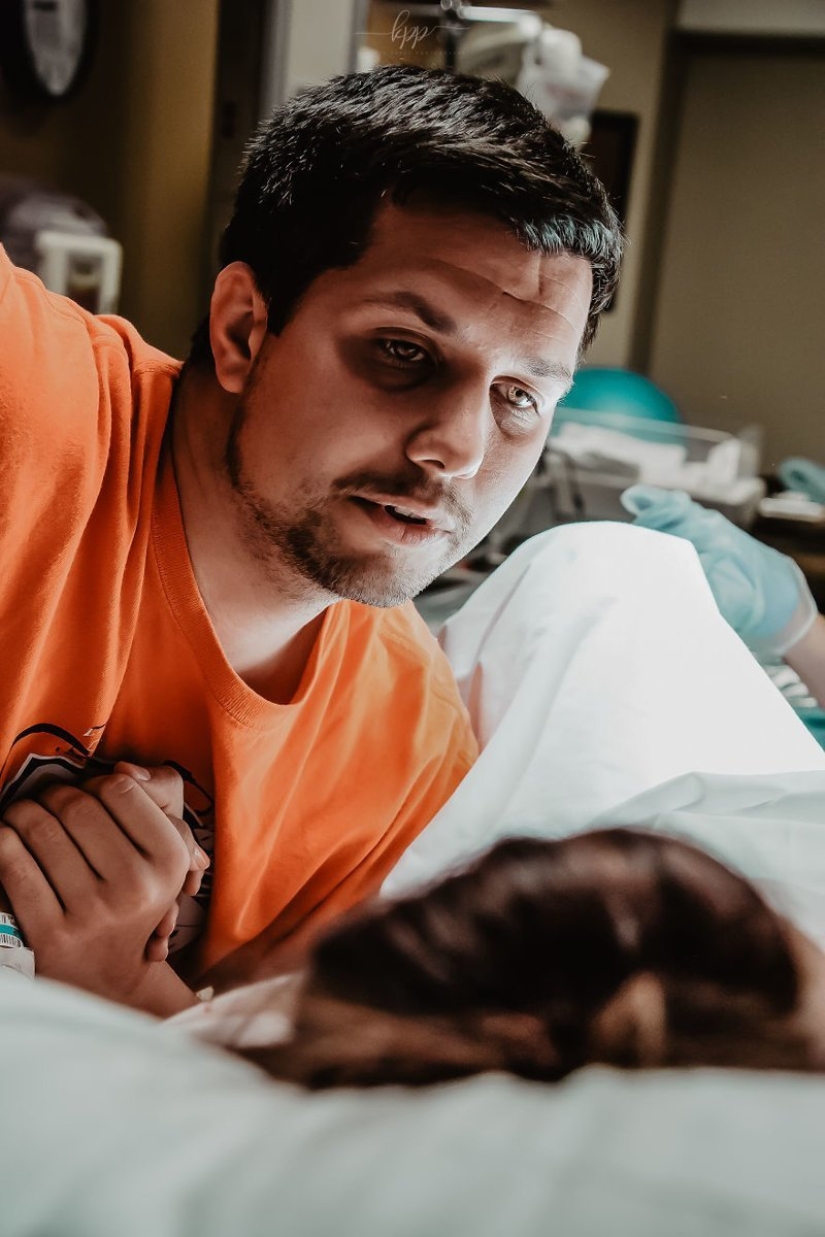 Incredibly emotional: photos of men who are present at childbirth
