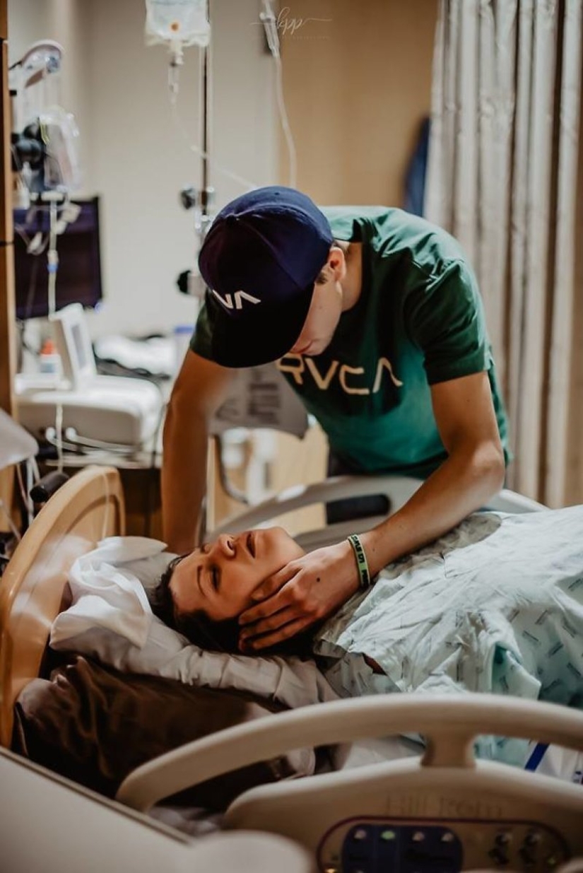 Incredibly emotional: photos of men who are present at childbirth