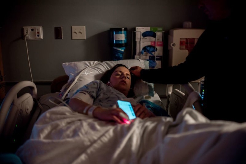 Incredibly emotional: photos of men who are present at childbirth