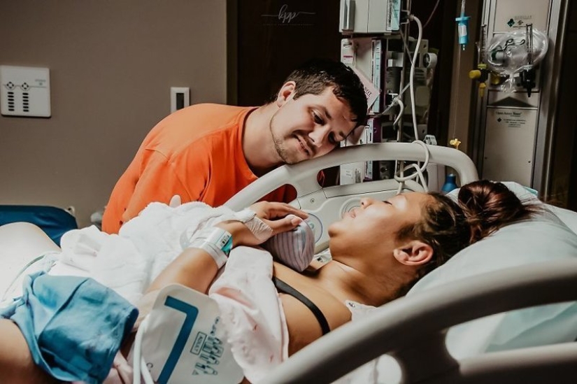 Incredibly emotional: photos of men who are present at childbirth