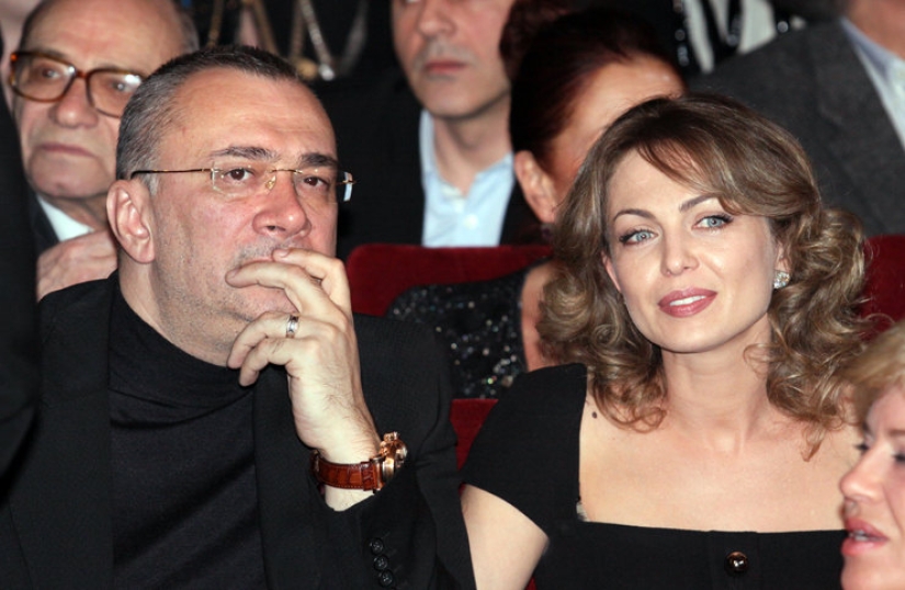 Indecisos: hombres famosos que vivían en dos familias Indecisos: hombres famosos que vivían en dos familias