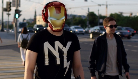 Infinity Basses: how headphones turn an ordinary person into a superhero