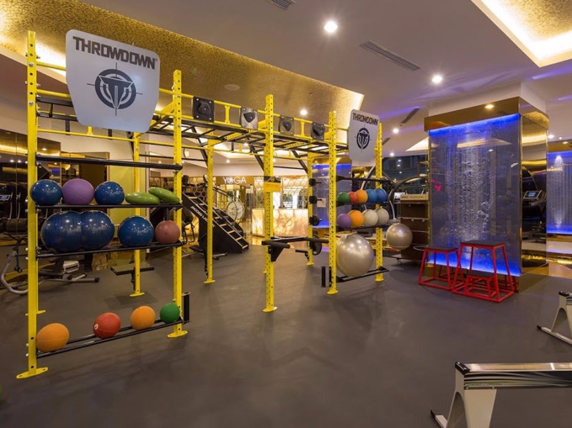 Inside a fitness center with a subscription cost of 24 thousand dollars a year Inside a fitness center with a subscription cost of 24 thousand dollars a year