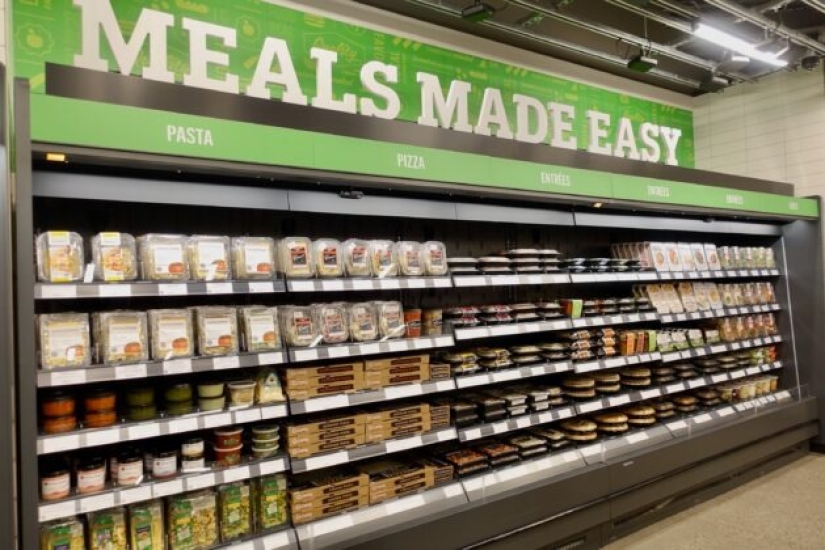 Inside "Amazon Go Grocery": the company opened the first supermarket without cashiers and checkout lanes