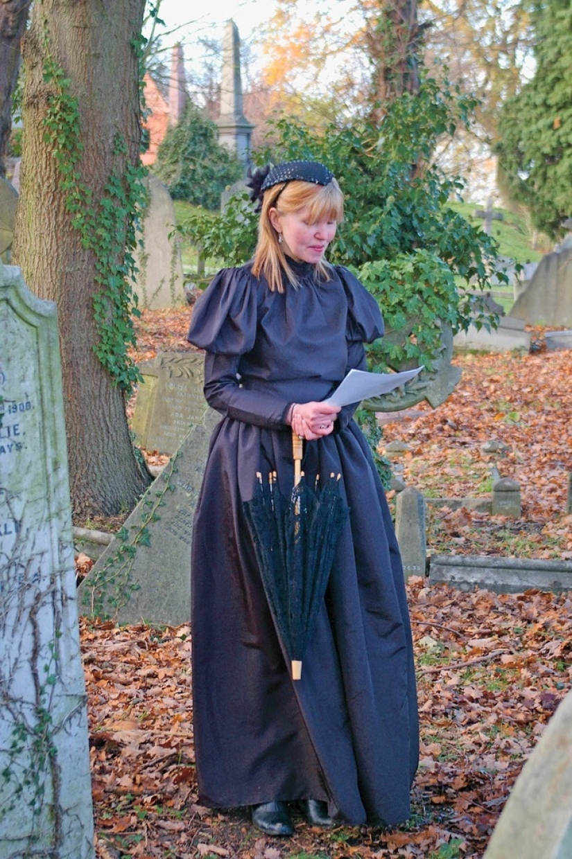 Inspired by death: why a British woman goes to the funeral of strangers