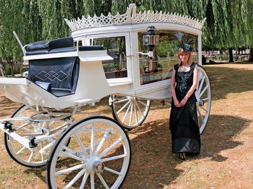 Inspired by death: why a British woman goes to the funeral of strangers