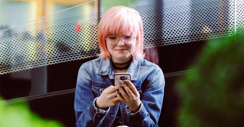 Instagram without likes: photos and text remain. Which of them is more important?