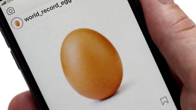 Instagram without likes: photos and text remain. Which of them is more important?