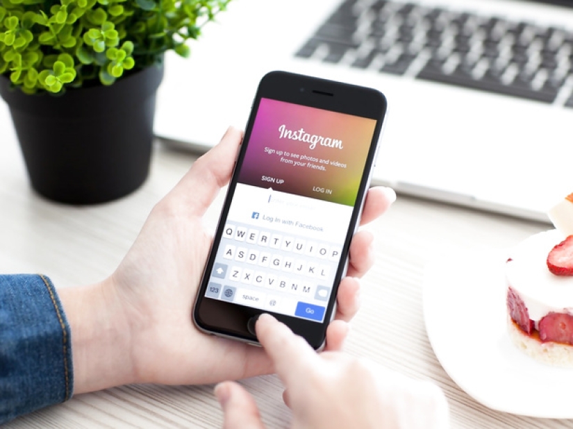 Instagram without likes: photos and text remain. Which of them is more important?
