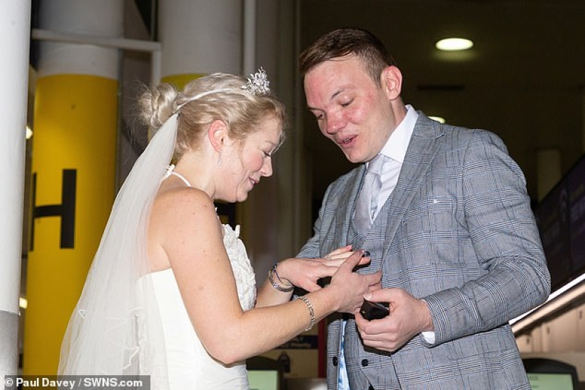 Instant Wedding: A British couple got married in Vegas on their first date Instant Wedding: A British couple got married in Vegas on their first date