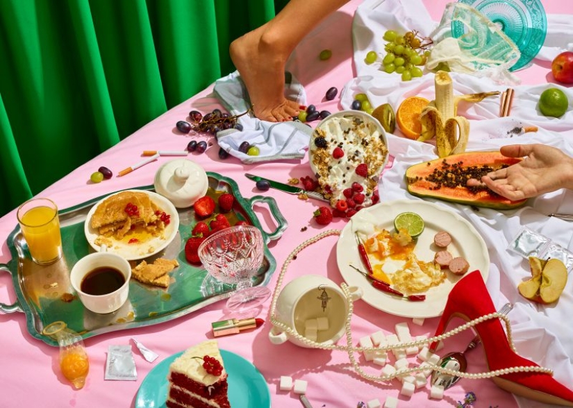 Instead of a cupcake, there will be sex: a photo project about a good start to the day with the right breakfast