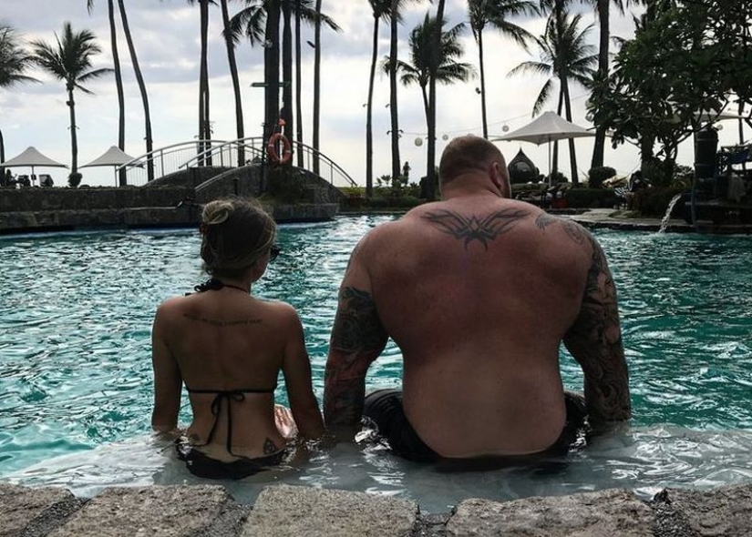 Internet trolls turned on the strongest man on the planet because of a miniature lover Internet trolls turned on the strongest man on the planet because of a miniature lover