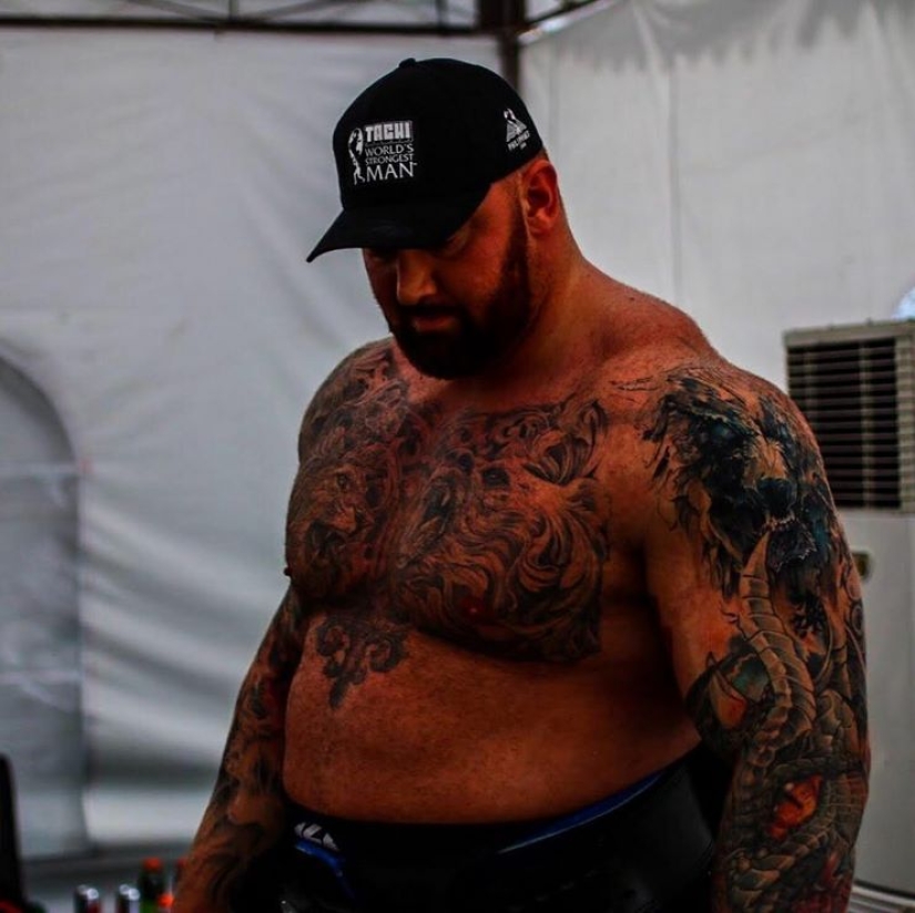 Internet trolls turned on the strongest man on the planet because of a miniature lover Internet trolls turned on the strongest man on the planet because of a miniature lover