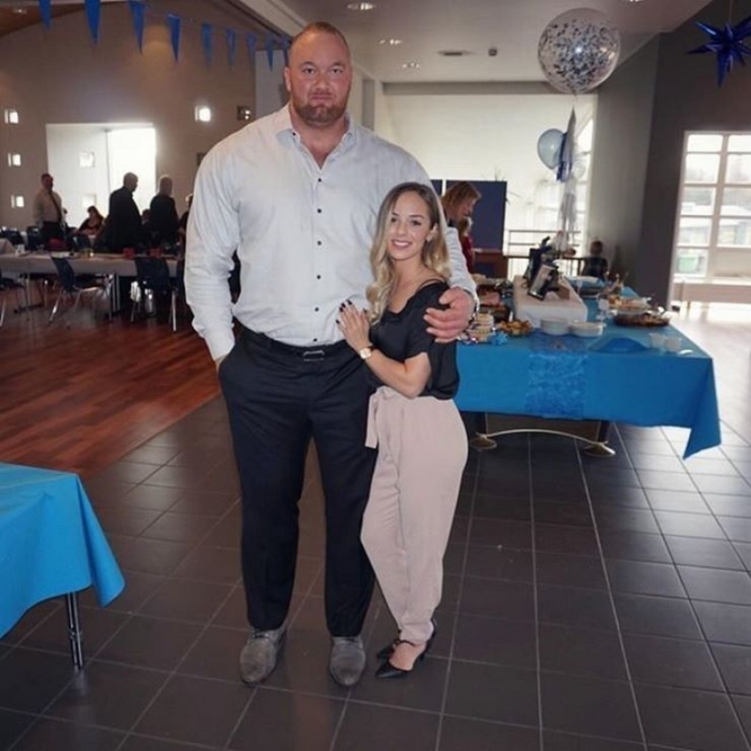 Internet trolls turned on the strongest man on the planet because of a miniature lover Internet trolls turned on the strongest man on the planet because of a miniature lover