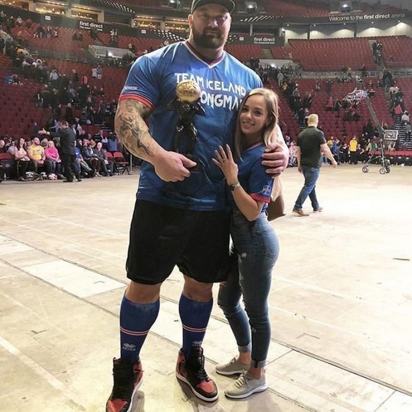 Internet trolls turned on the strongest man on the planet because of a miniature lover Internet trolls turned on the strongest man on the planet because of a miniature lover