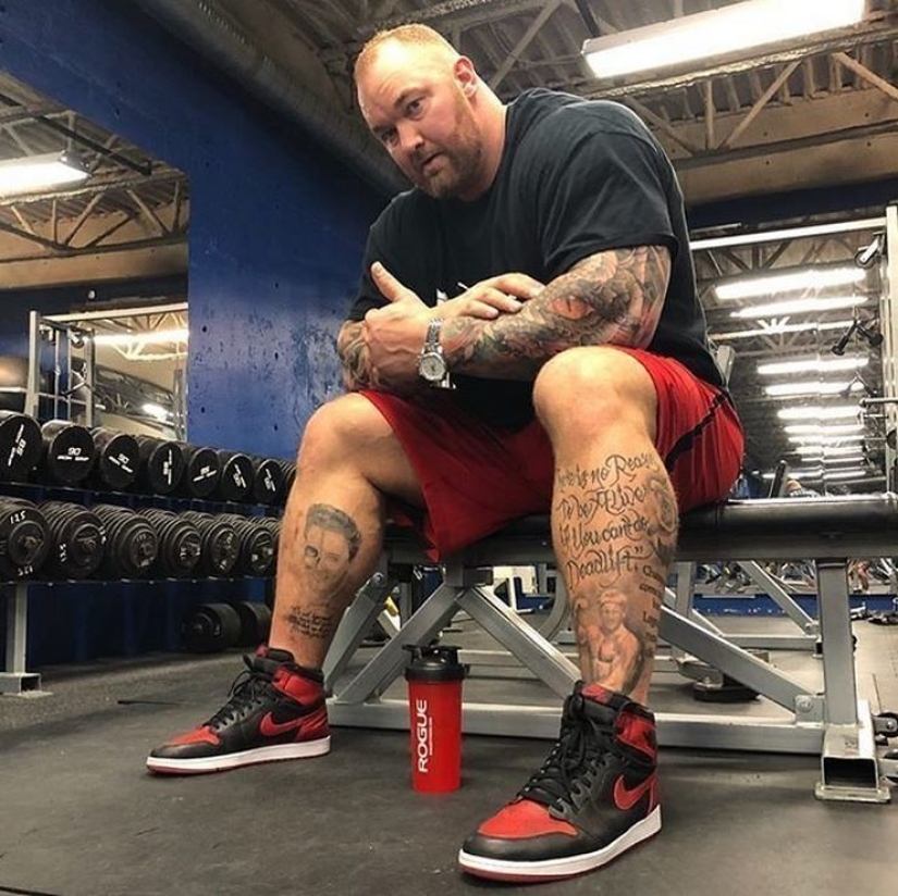 Internet trolls turned on the strongest man on the planet because of a miniature lover Internet trolls turned on the strongest man on the planet because of a miniature lover