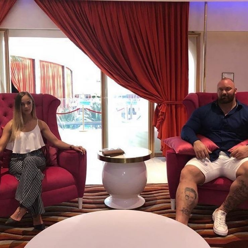 Internet trolls turned on the strongest man on the planet because of a miniature lover Internet trolls turned on the strongest man on the planet because of a miniature lover