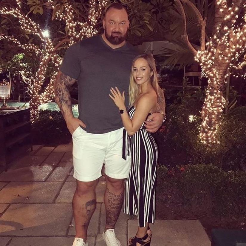 Internet trolls turned on the strongest man on the planet because of a miniature lover Internet trolls turned on the strongest man on the planet because of a miniature lover