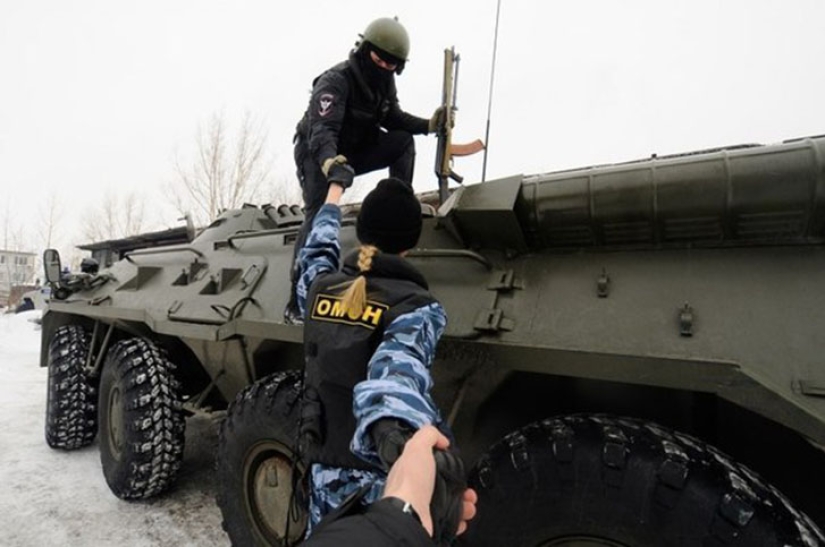 Interpretations of the "Follow Me" photo project, from which you can fall under the table Interpretations of the "Follow Me" photo project, from which you can fall under the table