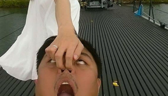 Interpretations of the "Follow Me" photo project, from which you can fall under the table