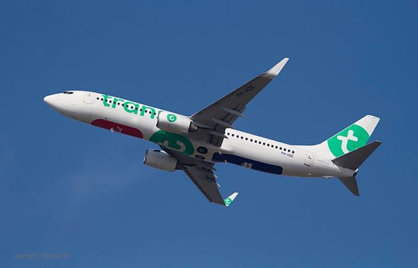 "It stank so much that passengers fainted": pilot landed the plane because of the smell