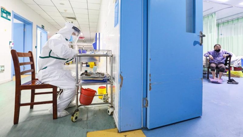 Jackie Chan pagará un millón de yuanes al creador de la vacuna contra el coronavirus Jackie Chan pagará un millón de yuanes al creador de la vacuna contra el coronavirus