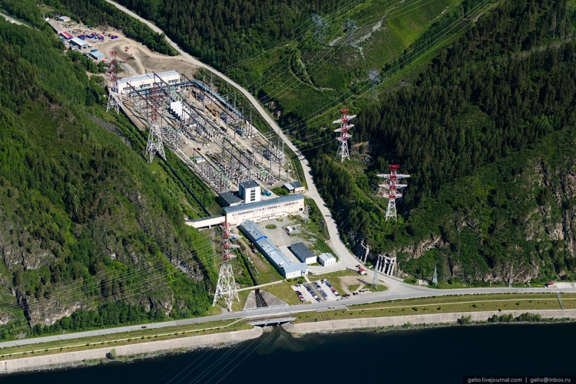 Jakasia desde una altura: Parque Natural Ergaki, Central hidroeléctrica Sayano-Shushenskaya y Abakan