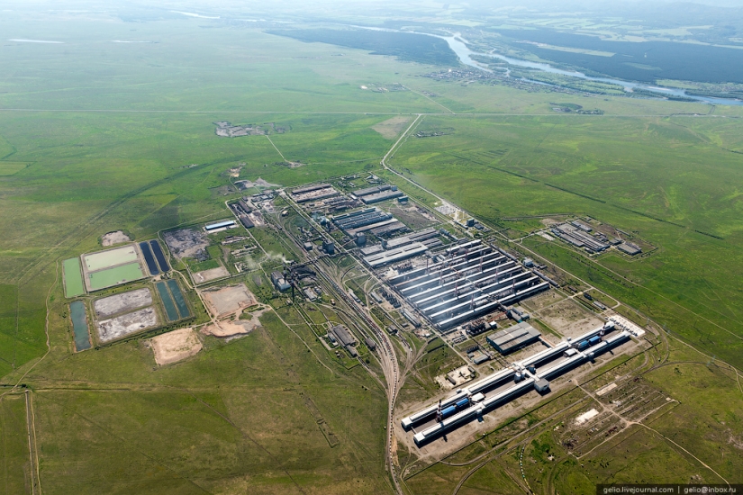 Jakasia desde una altura: Parque Natural Ergaki, Central hidroeléctrica Sayano-Shushenskaya y Abakan