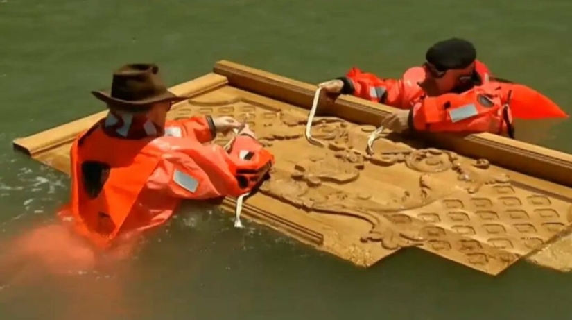 James Cameron recurrió al médico forense por la muerte del héroe DiCaprio en "Titanic" James Cameron recurrió al médico forense por la muerte del héroe DiCaprio en "Titanic"