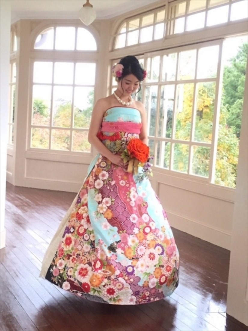 Japanese Brides Transform Their Traditional Kimonos Into Stunning Wedding Dresses
