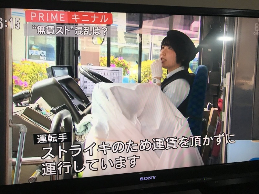 Japanese bus drivers are on strike without demanding money from passengers for travel
