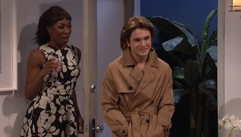 Jon Snow con vestido rojo y tacones. ¡Aún no lo has visto así!