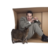 "Juicio por sellos": amigos le dieron a un hombre con ailurofobia la tortura más linda