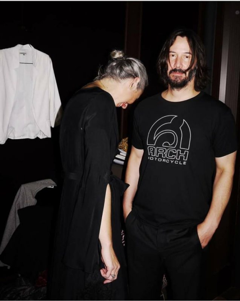 Keanu Reeves appeared in public with his girlfriend. Now it 's official