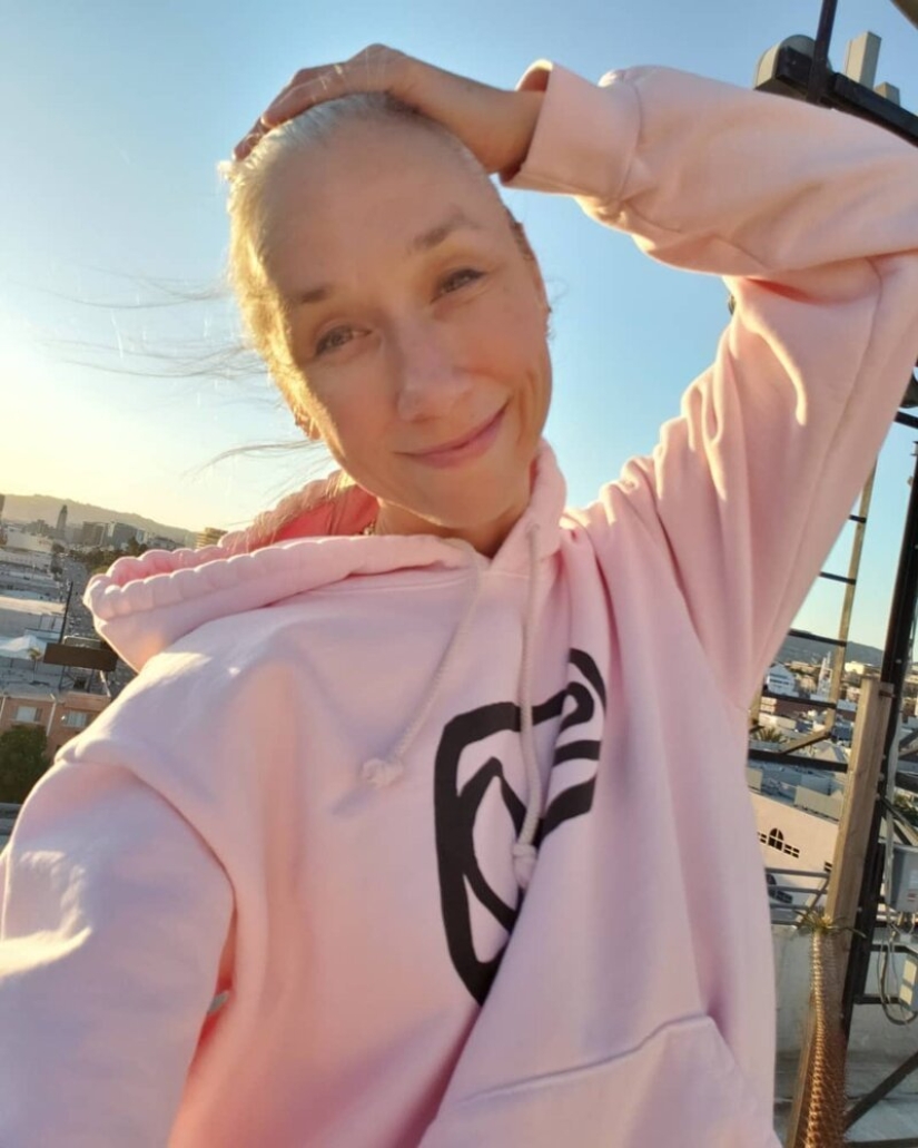 Keanu Reeves finally got a girlfriend, but she was immediately called "weird"