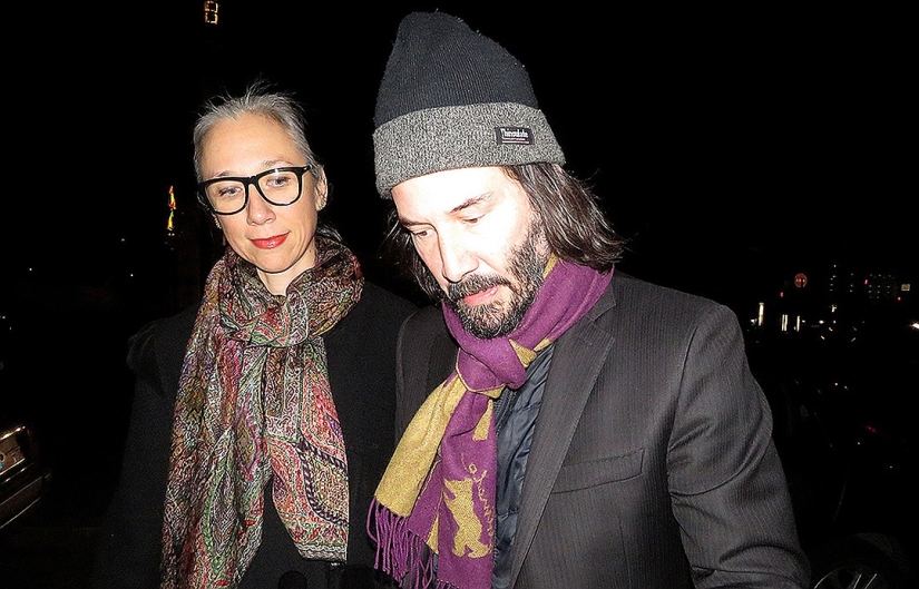 Keanu Reeves finalmente consiguió novia, pero de inmediato la llamaron "rara"