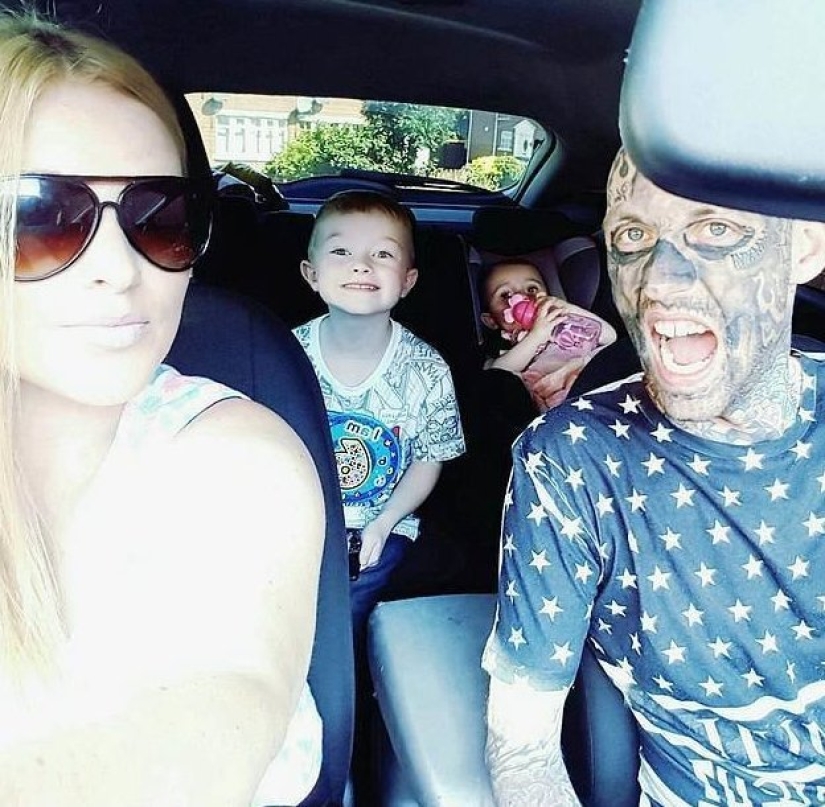 "Kids, don't be scared, this is your dad": an Irishman spent 36 thousand dollars on tattoos and turned into a kind of skeleton