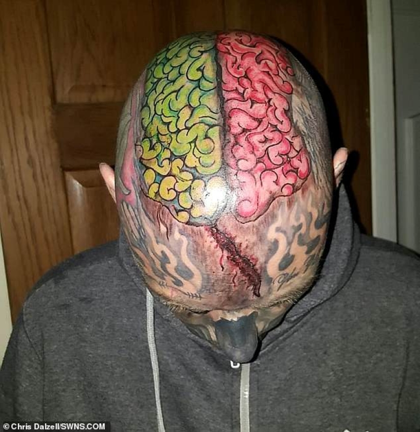 "Kids, don't be scared, this is your dad": an Irishman spent 36 thousand dollars on tattoos and turned into a kind of skeleton