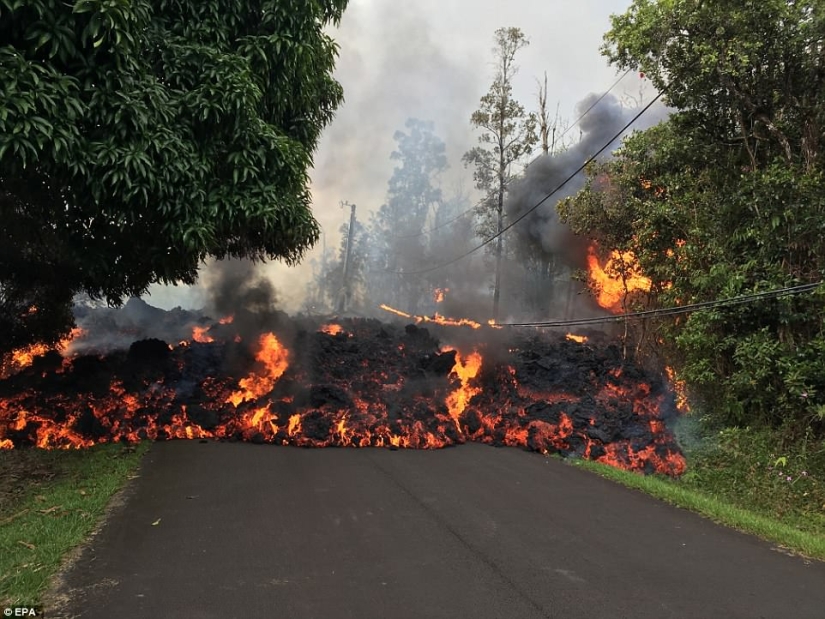 Kilauea volcano in Hawaii continues to destroy the island